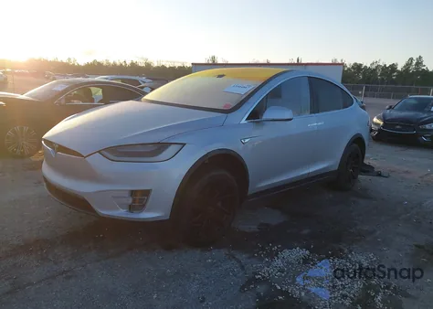 2016 Tesla Model X 60D/70D/75D/90D/P100D z USA, uszkodzony, nr VIN 5YJXCBE25GF019120